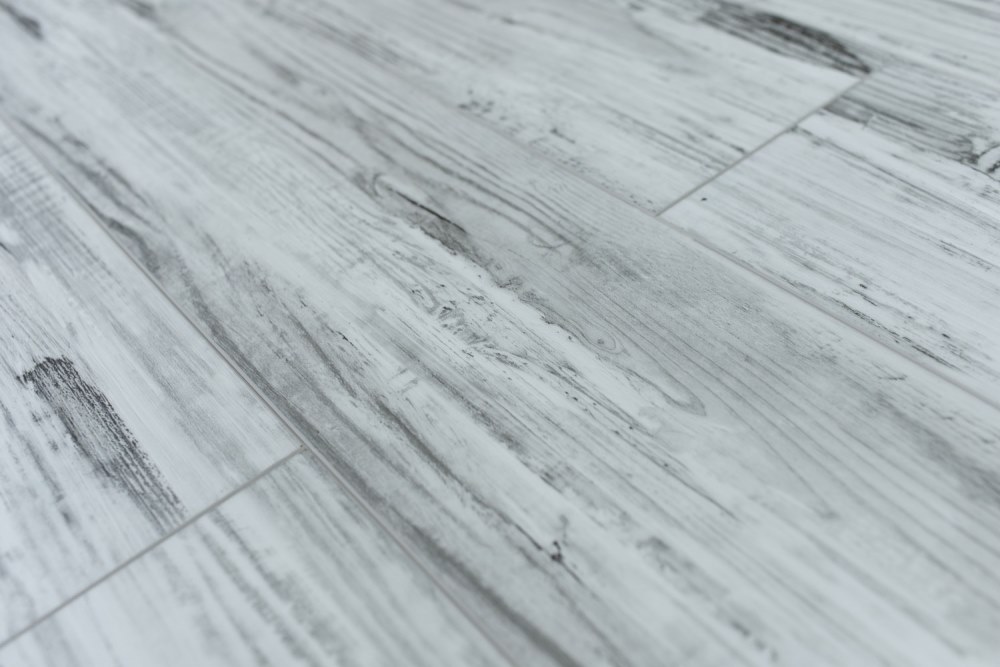 Замковая ПВХ плитка "Art Tile" Берёза Божоле (1220*152*5 мм) — купить в Рубцовске