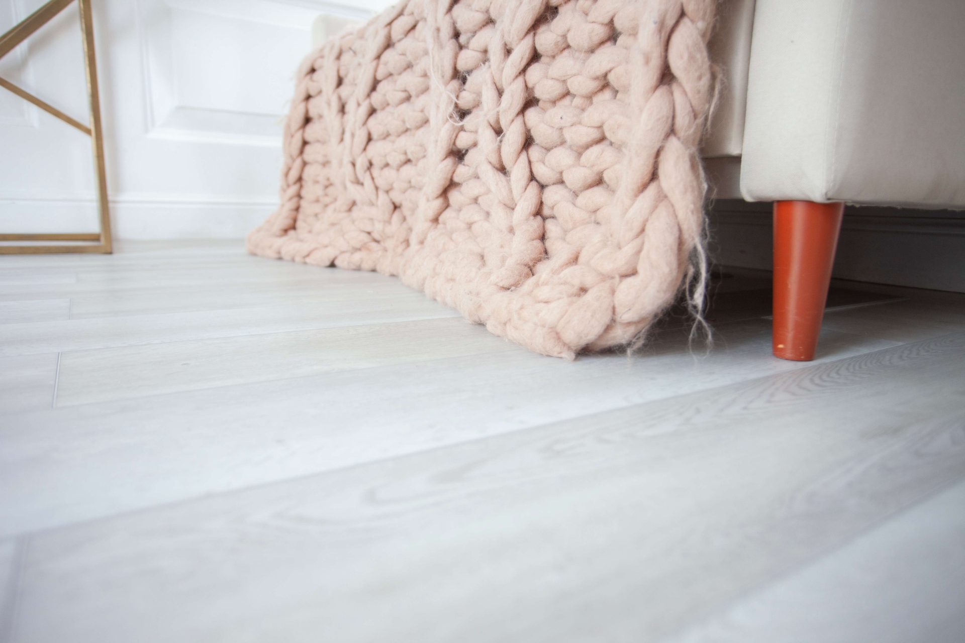 Усовершенствованная кварц-виниловая плитка «Damy Floor» Дуб Зимний (1227*187*2,5 мм) — купить в Рубцовске