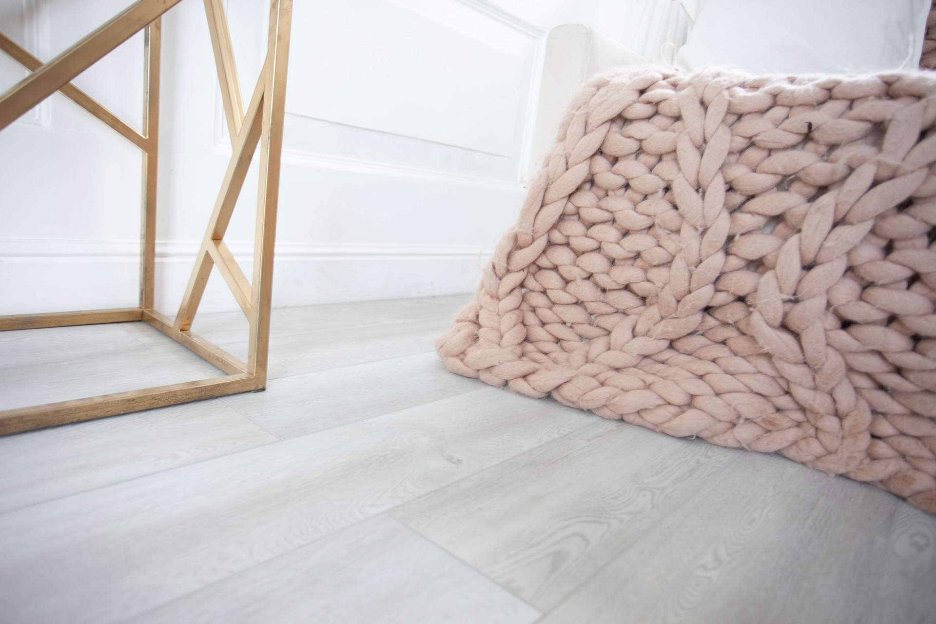 Усовершенствованная кварц-виниловая плитка «Damy Floor» Дуб Зимний (1227*187*2,5 мм) — купить в Рубцовске