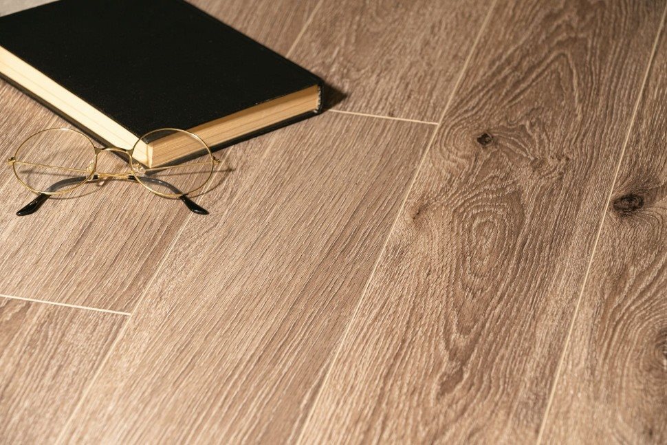 Виниловый ламинат "Bonkeel" Style Дуб Матира (1200*125*4 мм) — купить в Рубцовске