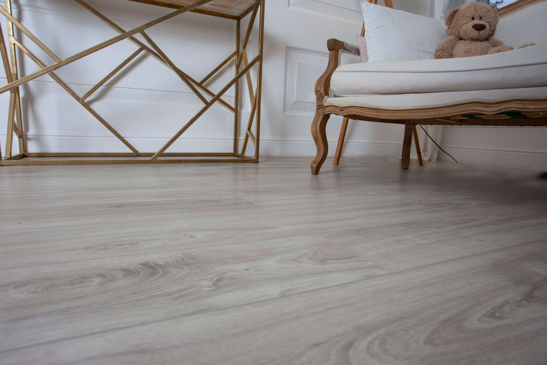 Усовершенствованная кварц-виниловая плитка «Damy Floor» Дуб Белый (1227*187*2,5 мм) — купить в Рубцовске